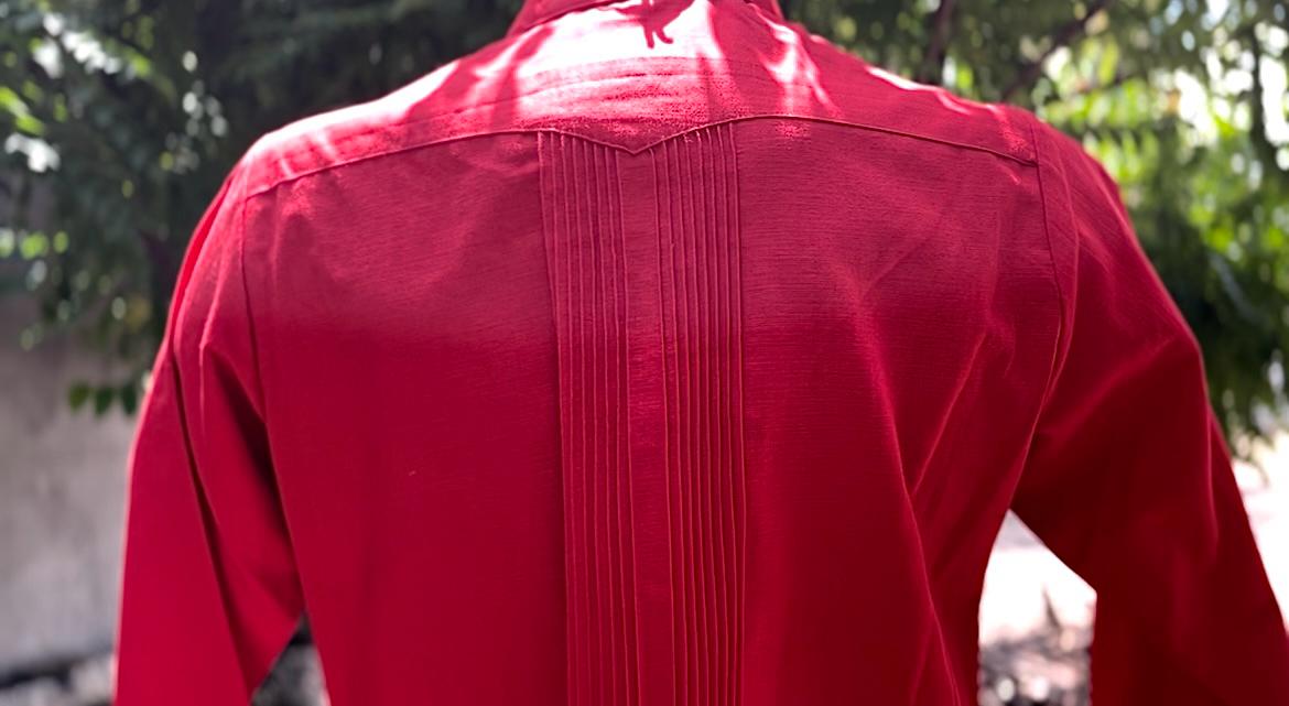 Guayabera Roja Pechera Blanca