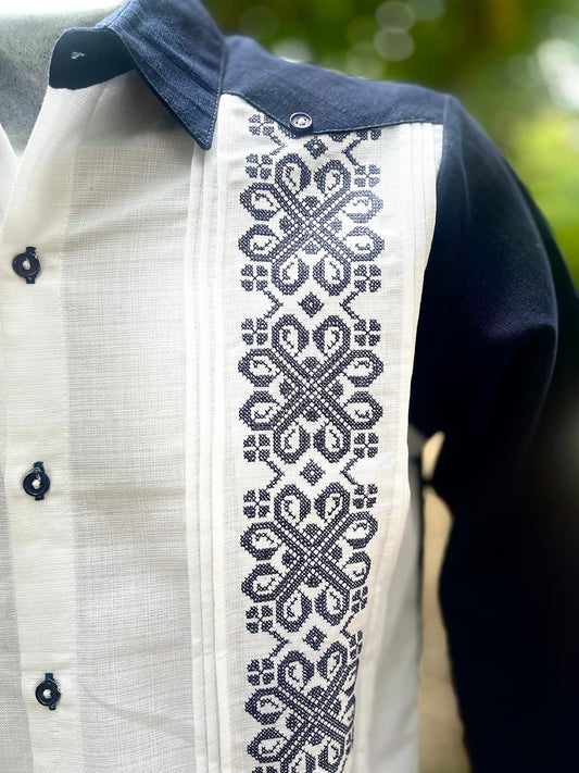 Guayabera Azul Pechera Blanca
