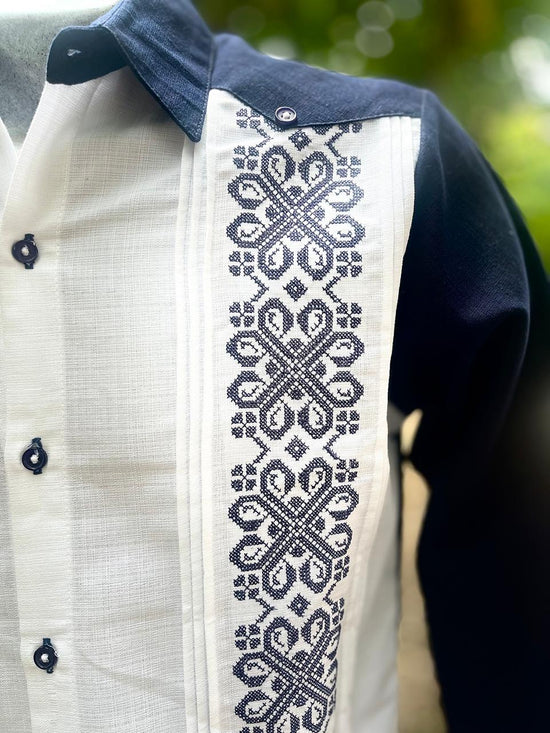 Guayabera Azul Pechera Blanca